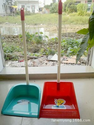 廣州珠海垃圾鏟廠家詳解 新料舊料木桿垃圾鏟的低價批發(fā)指南